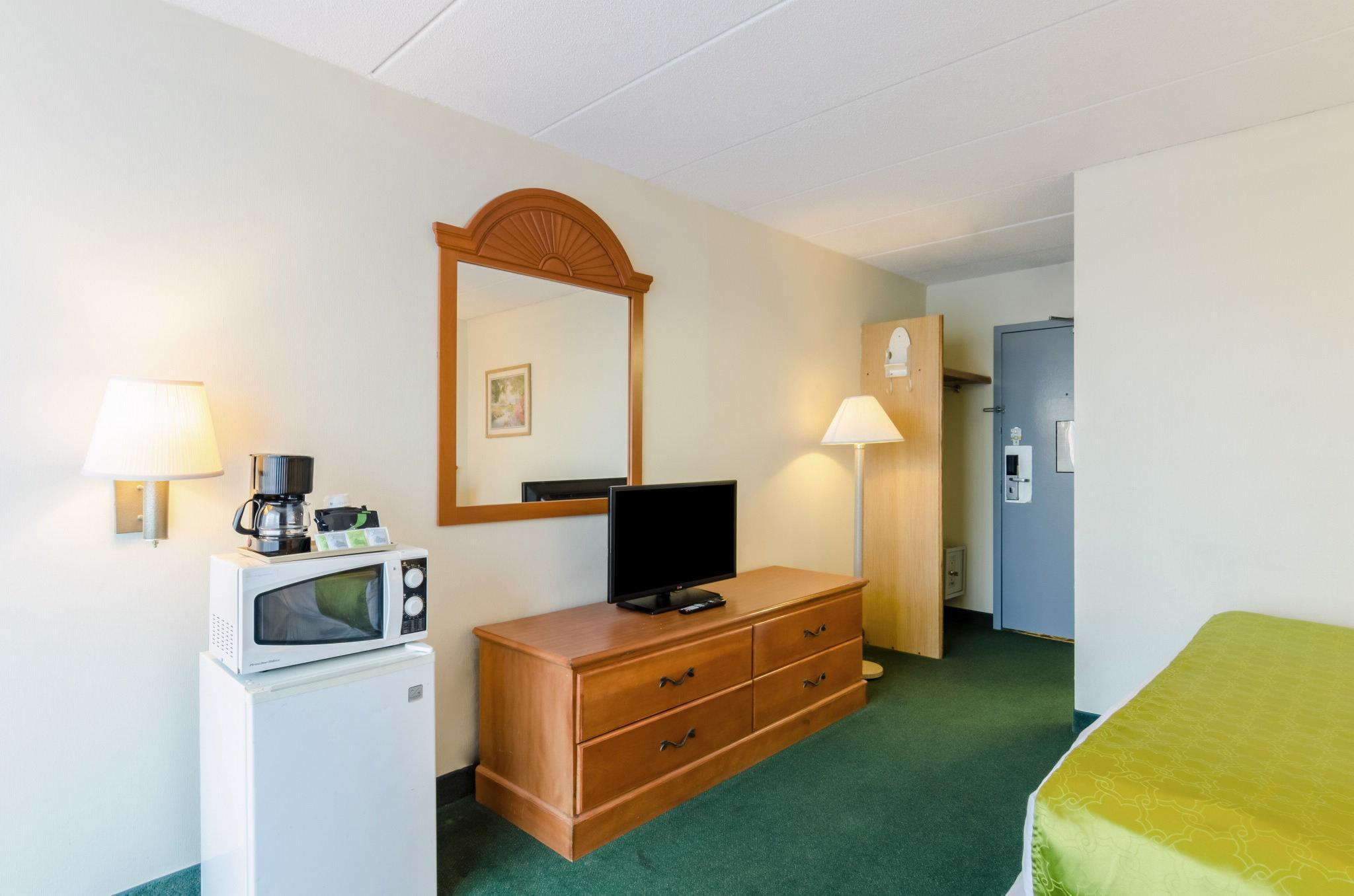 Quality Inn West Springfield Eksteriør billede